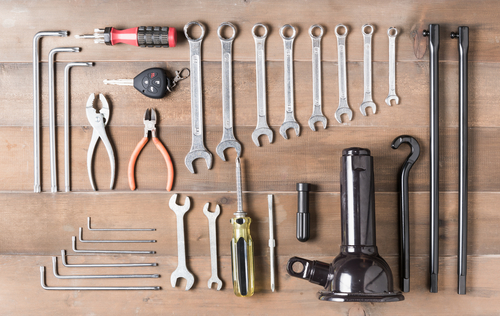 Don’t Get Caught in an Emergency without These Car Tools & Supplies