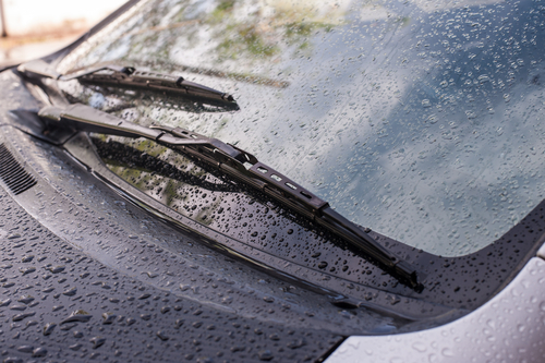 Cleaning Windscreen with Vinegar and Other Cleaning Hacks