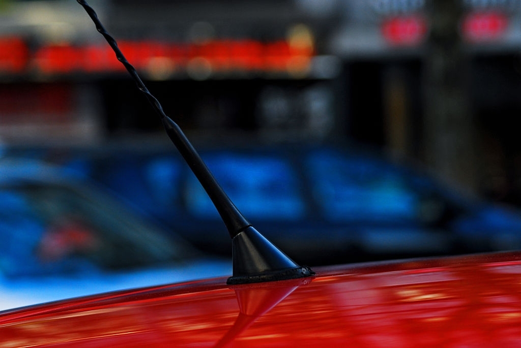 How Much Does It Cost to Replace a Car Antenna?