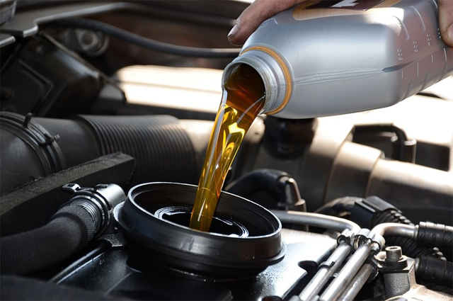 A Comprehensive Guide to Choosing the Right Engine Oil for Your Car