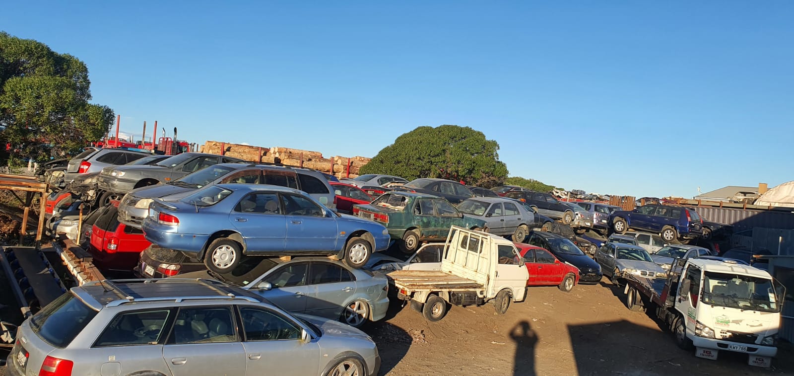 The Advantages of Scrapping Your Old Car at a Dismantling Yard: A Sustainable Choice